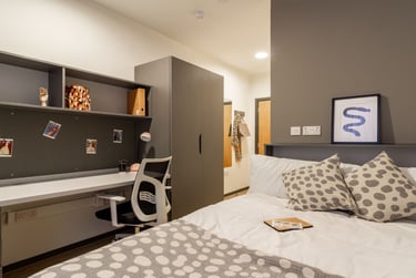 Gold En Suite at The Tannery, 115 Bath Lane, New Parks, Leicester, LE35EU - Image 1
